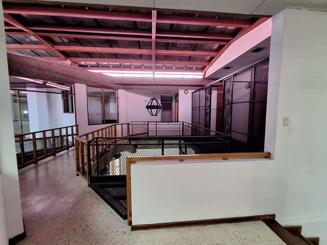 Alquiler de amplio local comercial en Trejos Montealegre Escazú - Imagen 15