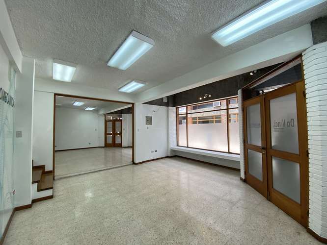 Alquiler de amplio local comercial en Trejos Montealegre Escazú - Imagen 7