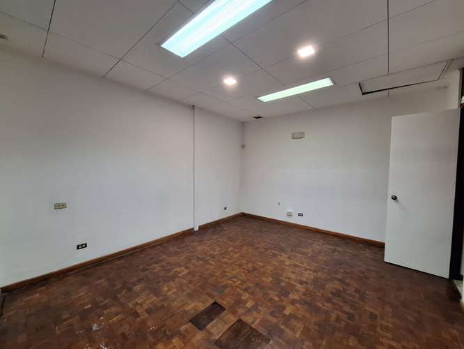 Alquiler de amplio local comercial en Trejos Montealegre Escazú - Imagen 16