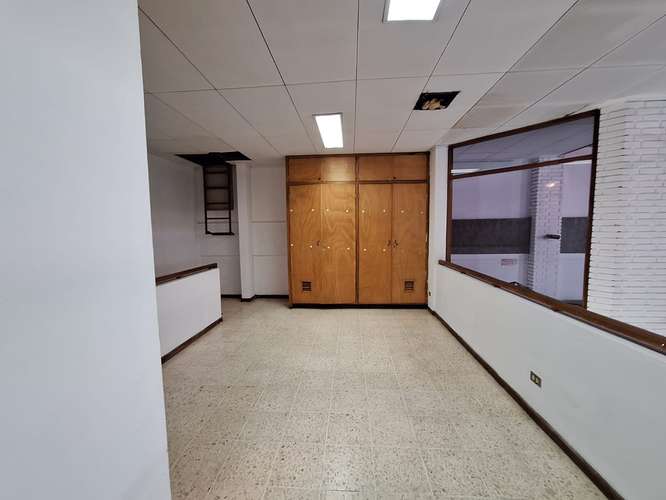 Alquiler de amplio local comercial en Trejos Montealegre Escazú - Imagen 19