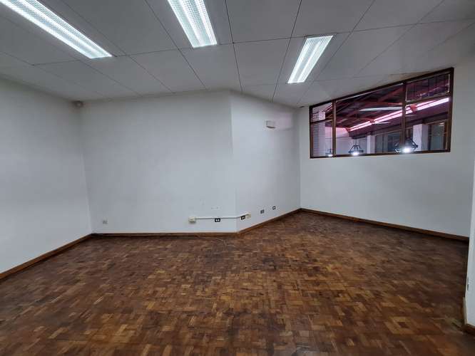 Alquiler de amplio local comercial en Trejos Montealegre Escazú - Imagen 14