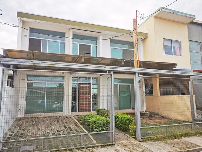 Santa Ana centro venta casa moderna residencial privado