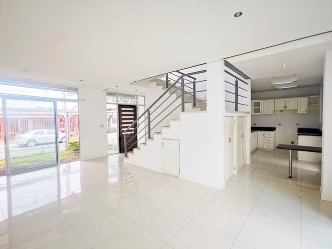Santa Ana centro venta casa moderna residencial privado