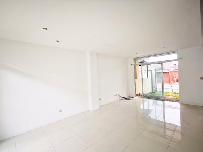 Santa Ana centro venta casa moderna residencial privado