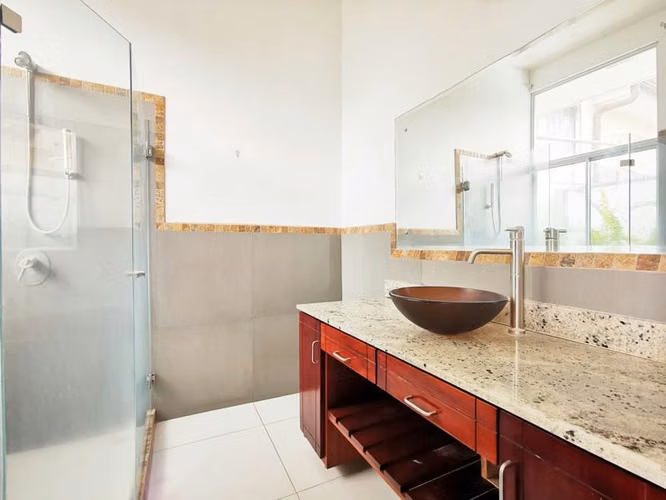 Santa Ana centro venta casa moderna residencial privado