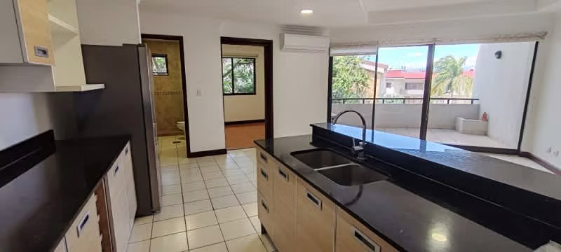 Se alquila céntrico y cómodo apartamento en Santa Ana - Imagen 3