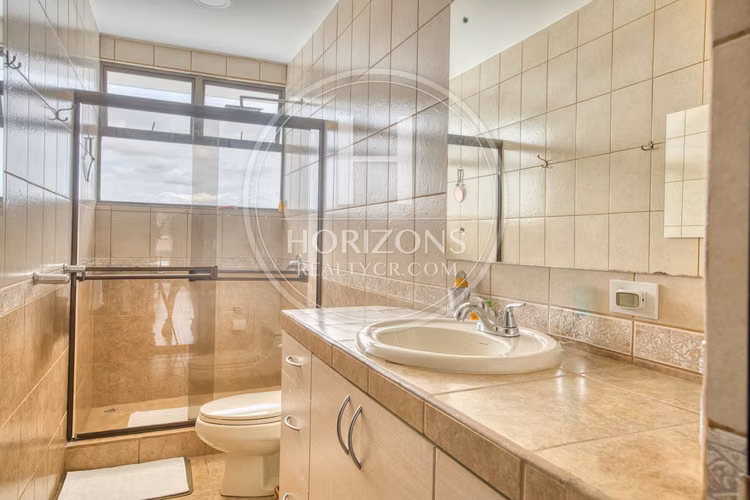 Moderna Casa con Jardín Amplio en Residencial Altamonte Curridabat 3 Habitaciones 6 Parqueos NJA1361 - Imagen 18