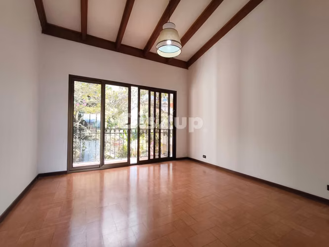 Alquiler de amplio apartamento de 2 hab. + Ofic Bello Horizonte, Escazú - Imagen 3