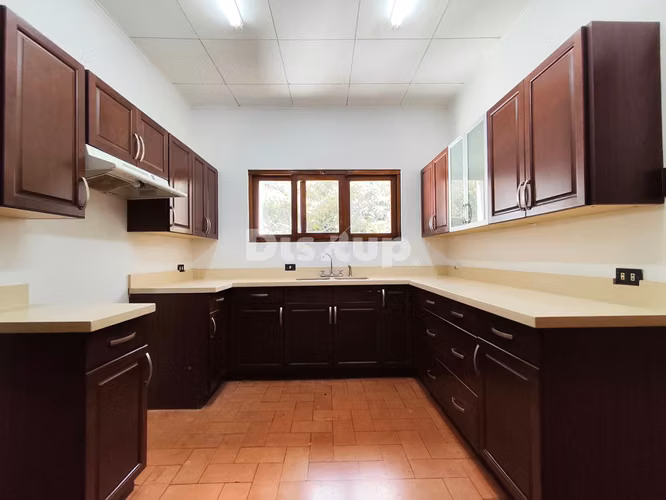 Alquiler de amplio apartamento de 2 hab. + Ofic Bello Horizonte, Escazú - Imagen 6