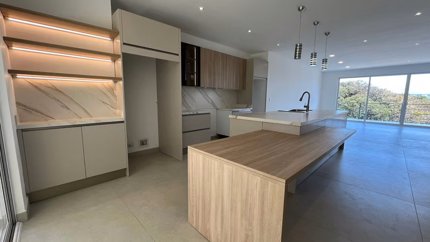 Se vende casa nueva en Escazú en exclusivo condominio con vista