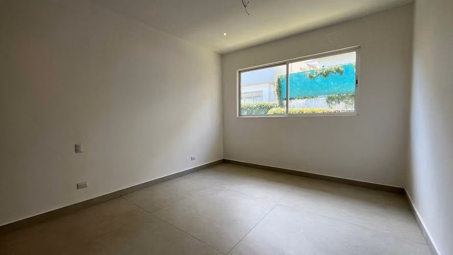 Se vende casa nueva en Escazú en exclusivo condominio con vista