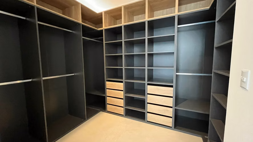 Se vende casa nueva en Escazú en exclusivo condominio con vista