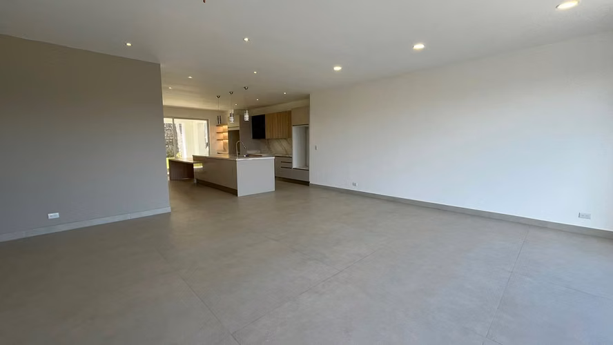Se vende casa nueva en Escazú en exclusivo condominio con vista