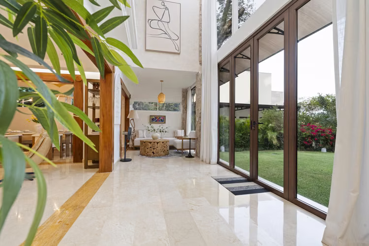 Joya Arquitectónica en Cerro Alto: 990 m² de Puro Lujo y Exclusividad en Escazú