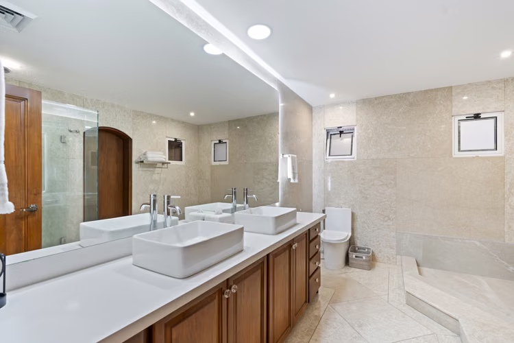 Joya Arquitectónica en Cerro Alto: 990 m² de Puro Lujo y Exclusividad en Escazú