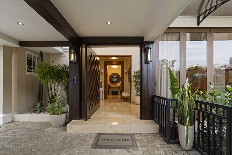 Joya Arquitectónica en Cerro Alto: 990 m² de Puro Lujo y Exclusividad en Escazú