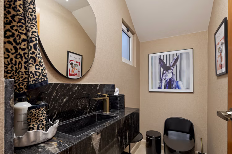 Joya Arquitectónica en Cerro Alto: 990 m² de Puro Lujo y Exclusividad en Escazú