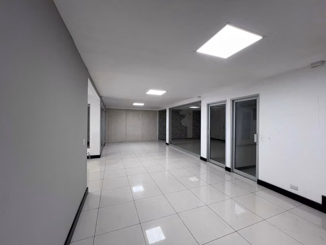 Se vende Centro Comercial en Turrucares