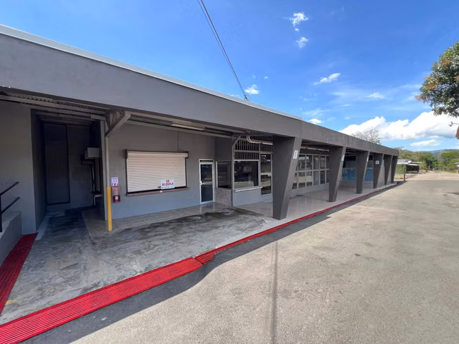 Se vende Centro Comercial en Turrucares