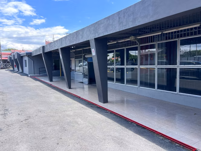 Se vende Centro Comercial en Turrucares