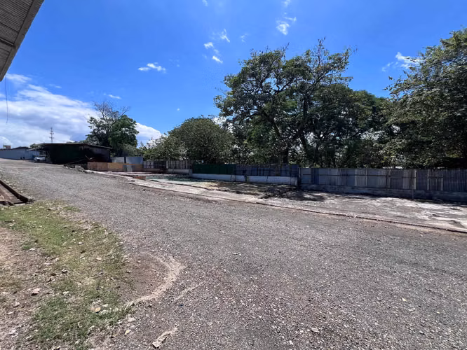 Se vende Centro Comercial en Turrucares