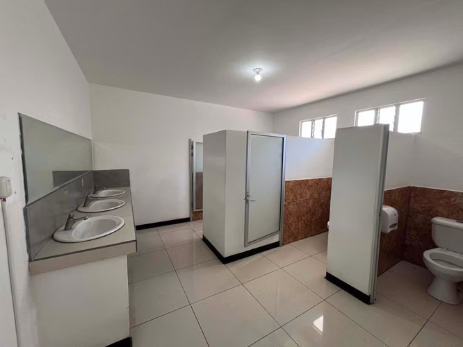 Se vende Centro Comercial en Turrucares