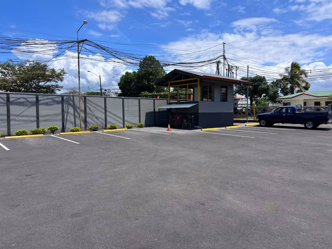 Se vende Centro Comercial en Turrucares