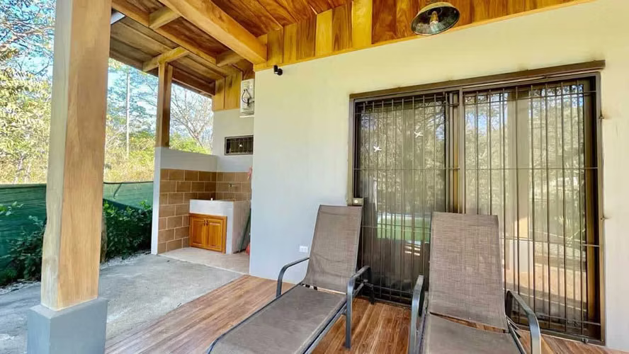 Venta de casa en Villareal Tamarindo con 2000 m2 de lote.