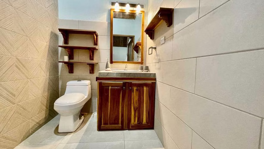 Venta de casa en Villareal Tamarindo con 2000 m2 de lote.