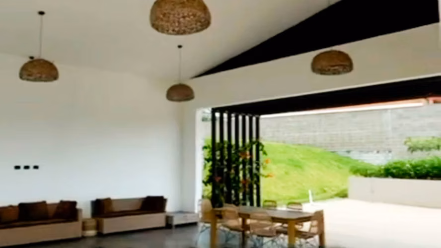 Casa moderna en condominio en Tres Ríos con amenidades y financiamiento