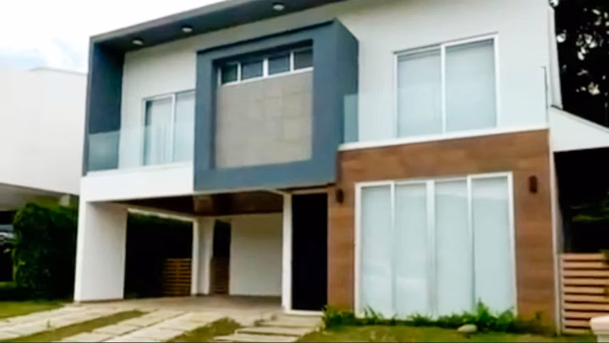 Casa moderna en condominio en Tres Ríos con amenidades y financiamiento