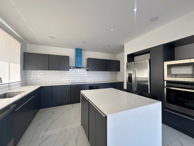 VENTA Y ALQUILER DE CASA EN CONDOMINIO 2370 CON VISTA