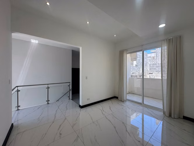 VENTA Y ALQUILER DE CASA EN CONDOMINIO 2370 CON VISTA