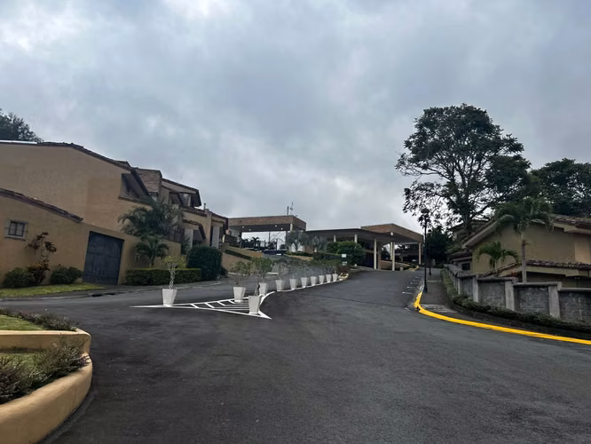 Condominio Colonia del Roble Guayabos de Curridabat