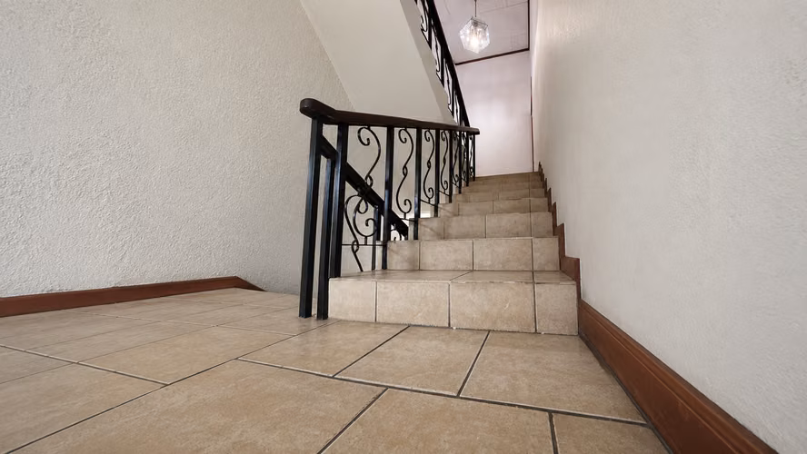 Casa Comercial en Alquiler | Boulevard de Rohrmoser | 615.78 m² de Construcción | 11 Hab - Imagen 8