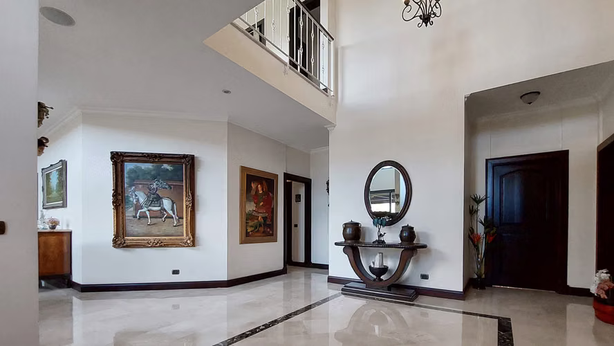 Venta de casa de lujo en Cerro Real, Escazú (FB)