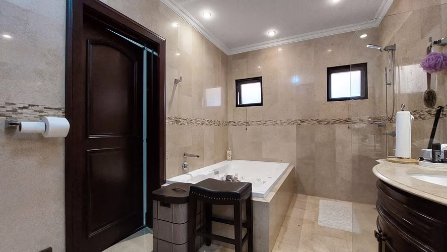 Venta de casa de lujo en Cerro Real, Escazú (FB)