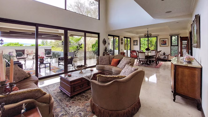 Venta de casa de lujo en Cerro Real, Escazú (FB)