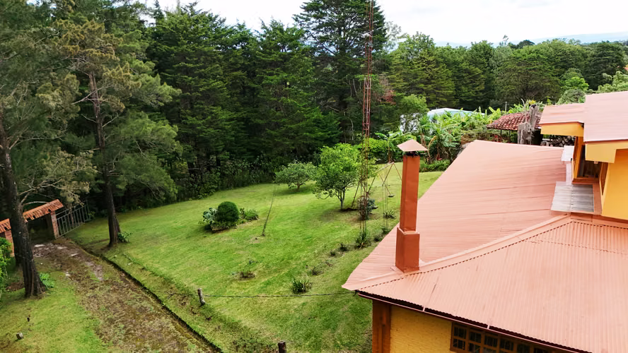 Se vende casa de montaña en Residencial Cipresal, San José de la Montaña, Heredia (MB)