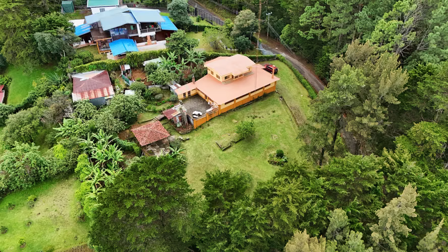 Se vende casa de montaña en Residencial Cipresal, San José de la Montaña, Heredia (MB)