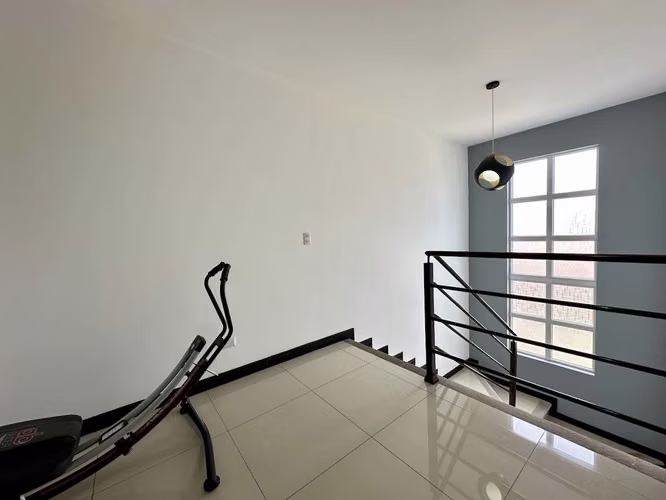 ALQUILER DE CASA EN CONDOMINIO CON LINEA BLANCA O AMUEBLADA EN SAN ANTONIO, ESCAZU