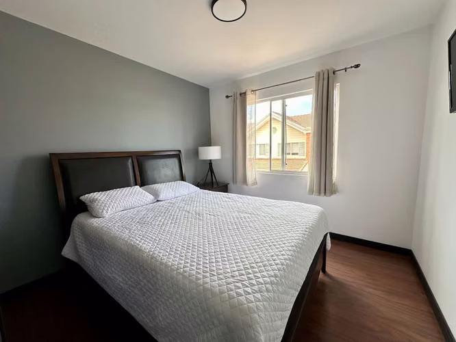 ALQUILER DE CASA EN CONDOMINIO CON LINEA BLANCA O AMUEBLADA EN SAN ANTONIO, ESCAZU
