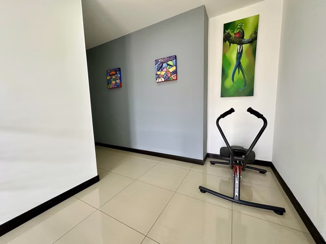 ALQUILER DE CASA EN CONDOMINIO CON LINEA BLANCA O AMUEBLADA EN SAN ANTONIO, ESCAZU