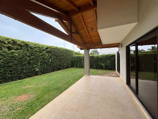 ALQUILER DE CASA DE 2 PLANTAS EN CONDOMINIO PUERTA DE HIERRO, SANTA ANA* - Imagen 11