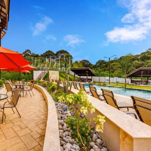 Lote esquinero 511 m², plano y con vista en Condominio Montezuma, Grecia