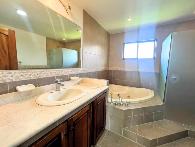 ALQUILER DE CASA EN SANTA ANA, HACIENDA DEL SOL* - Imagen 6
