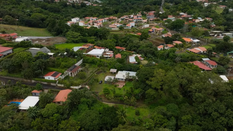 Quinta de 9.800 m² para desarrollo o retiro en Grecia - Imagen 3