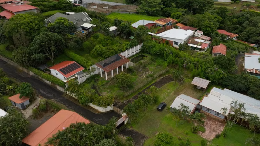 Quinta de 9.800 m² para desarrollo o retiro en Grecia - Imagen 2