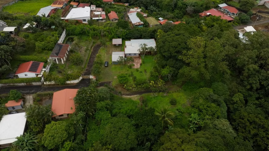 Quinta de 9.800 m² para desarrollo o retiro en Grecia - Imagen 4