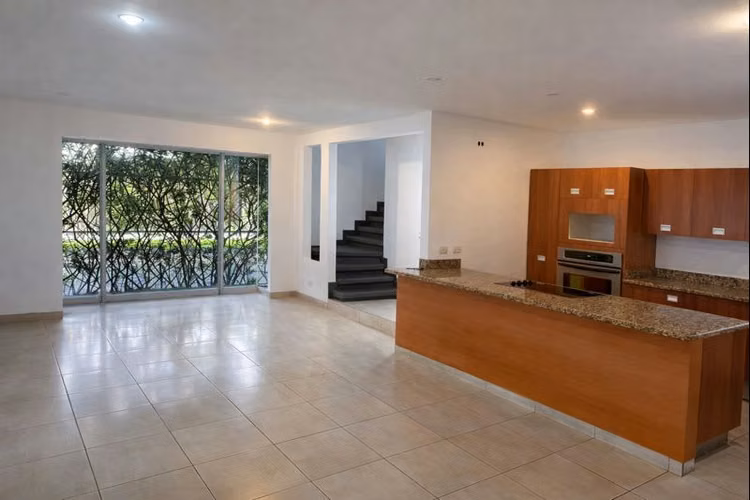VENTA DE CASA EN CONDOMINIO EN SANTA ANA CENTRO